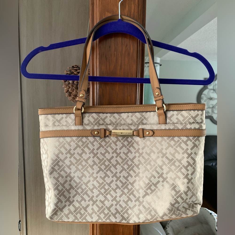 Tan Tommy Hilfiger tote